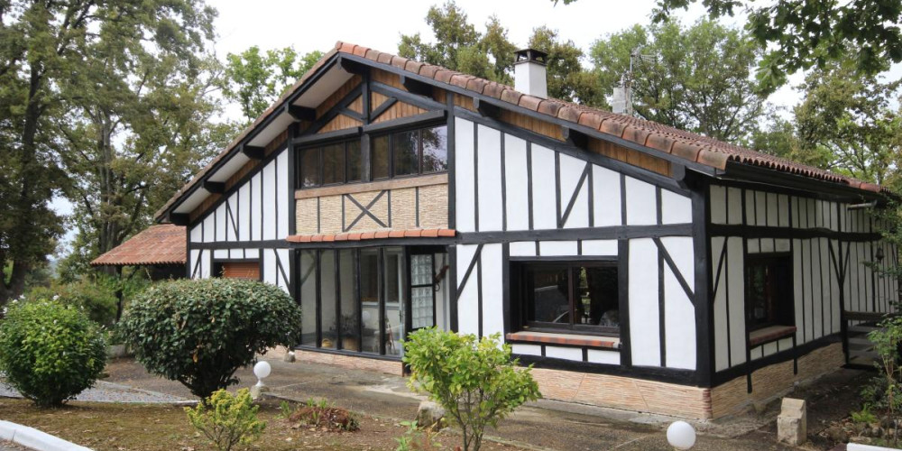 maison à PAU (64000)