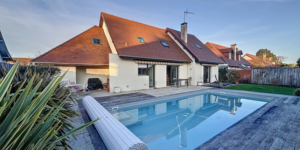 maison à PAU (64000)