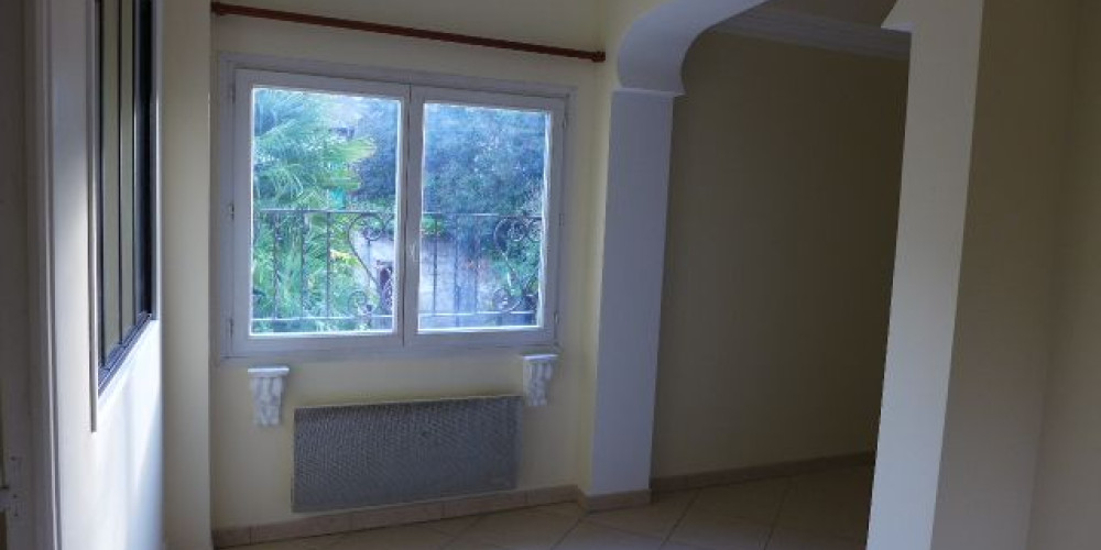 appartement à NAY (64800)