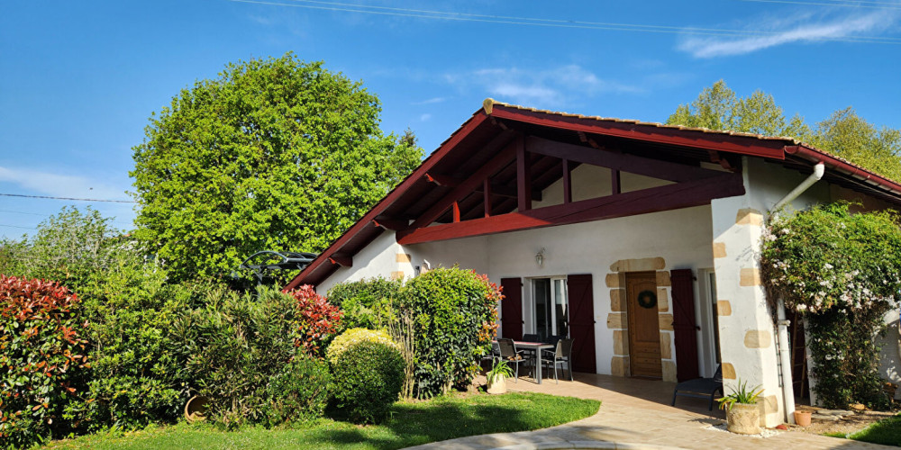 maison à ST PEE SUR NIVELLE (64310)