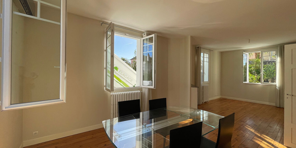 maison à PAU (64000)