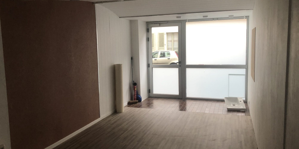 local commercial à PAU (64000)