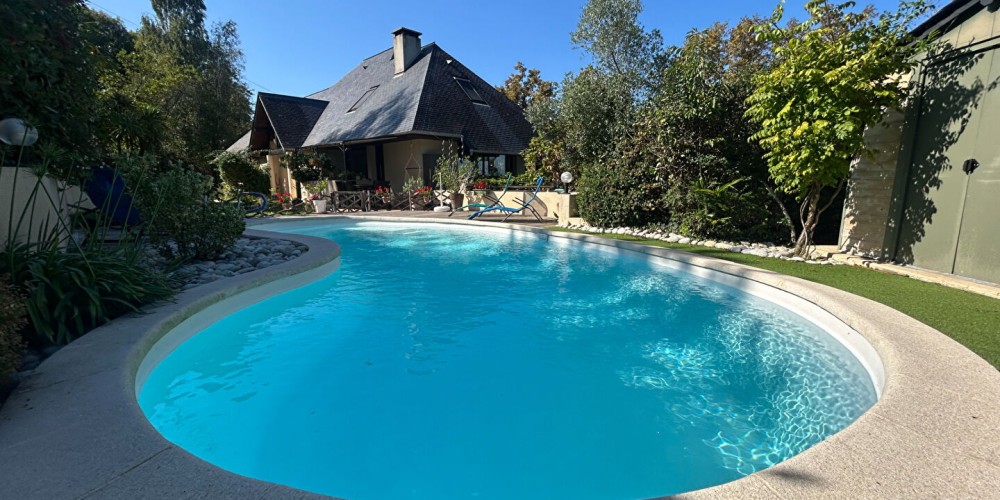 maison à PAU (64000)