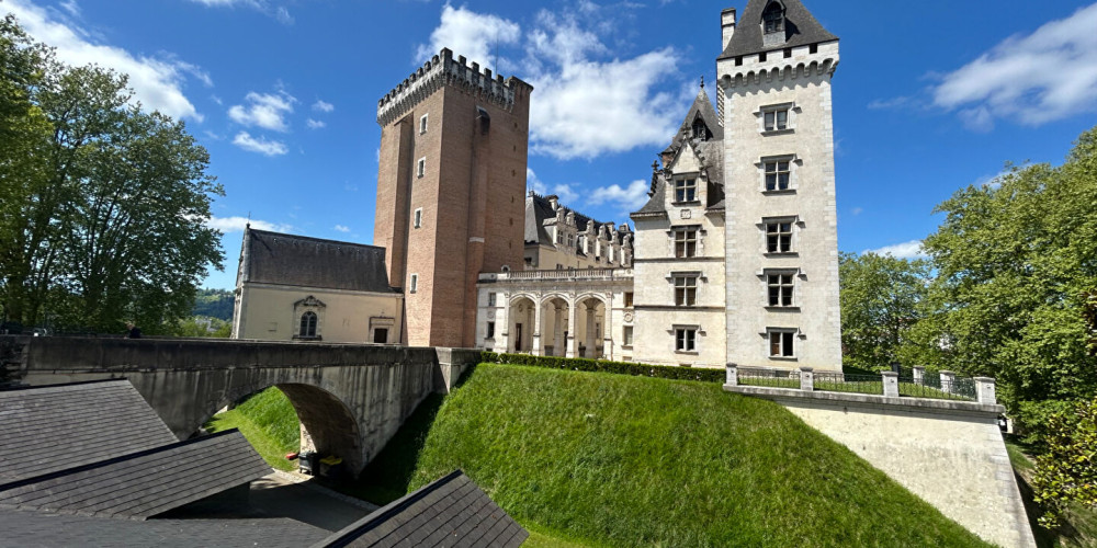 local commercial à PAU (64000)