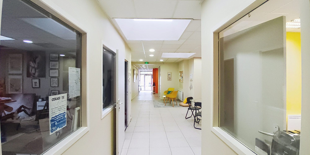 local commercial à PAU (64000)