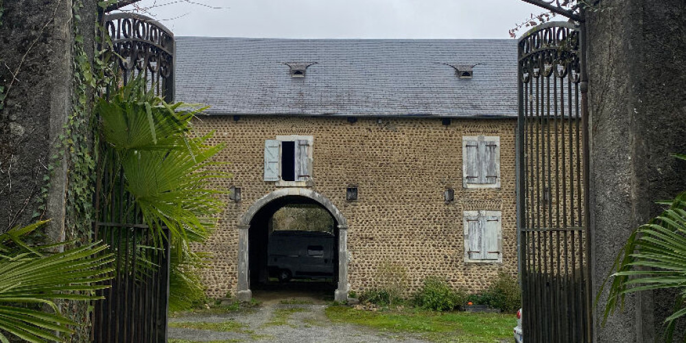 maison à ST CASTIN (64160)
