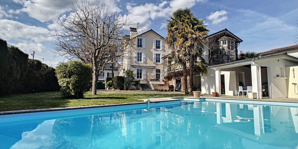 maison à PAU (64000)