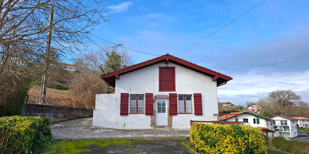 maison à ST PEE SUR NIVELLE (64310)