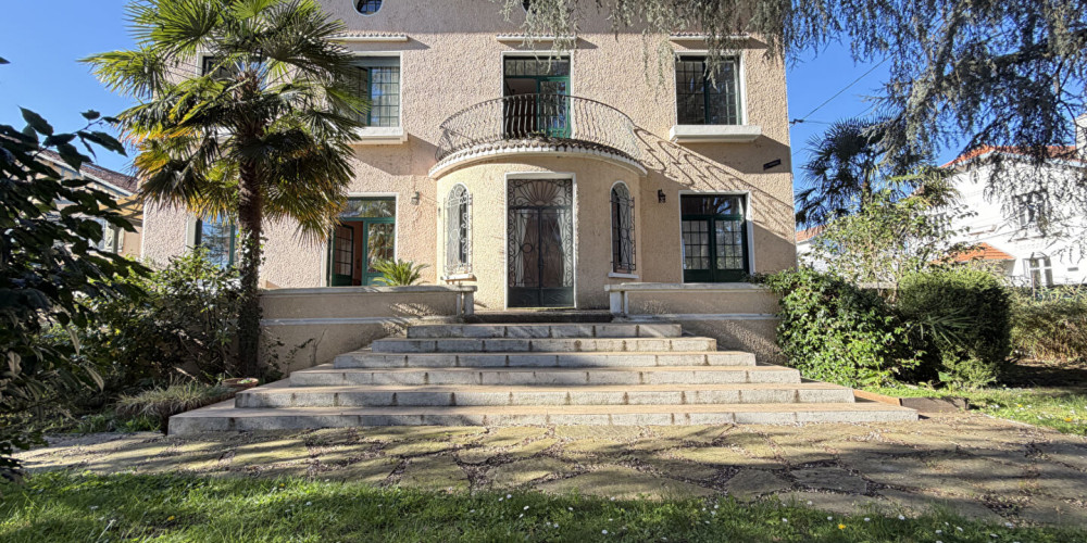 maison à PAU (64000)
