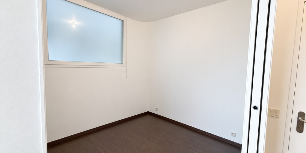 local commercial à PAU (64000)