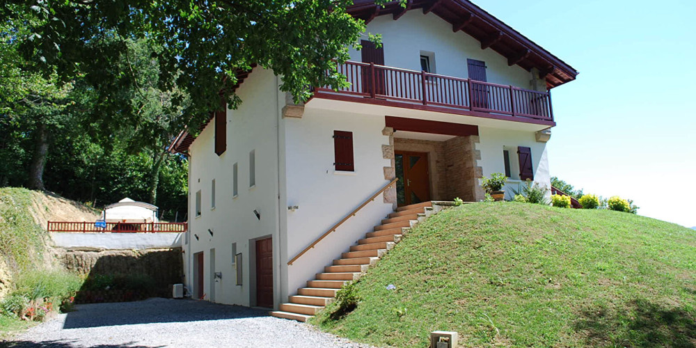 maison à ST PEE SUR NIVELLE (64310)
