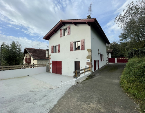 maison  ST ETIENNE DE BAIGORRY