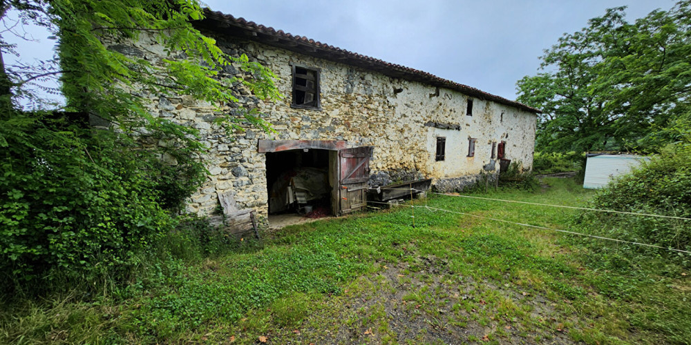maison à ST MARTIN D ARBEROUE (64640)