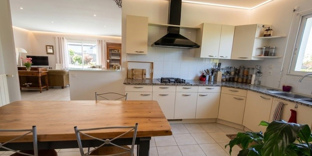 maison à MONTARDON (64121)