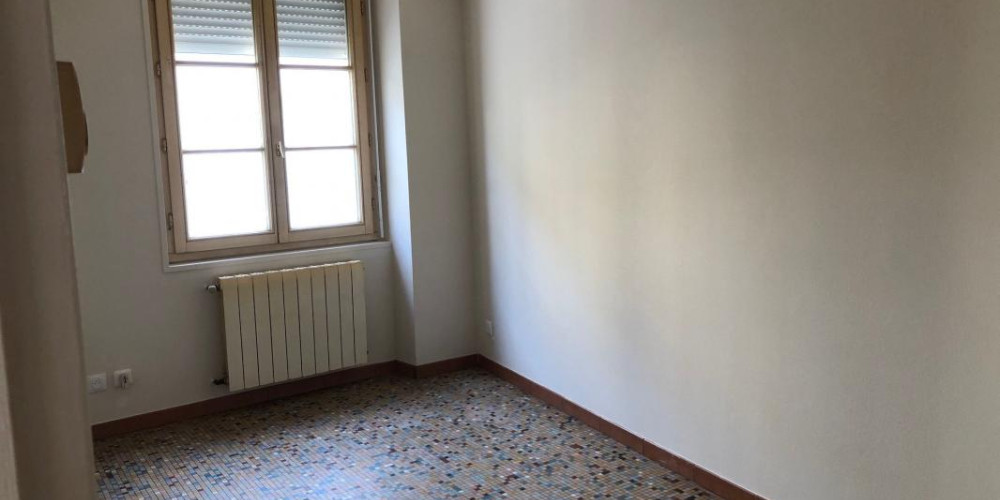 appartement à NAY (64800)
