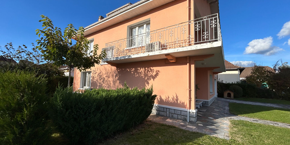 maison à PAU (64000)