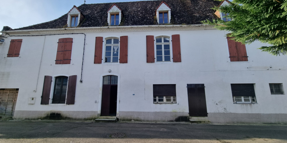 immeuble à PUYOO (64270)