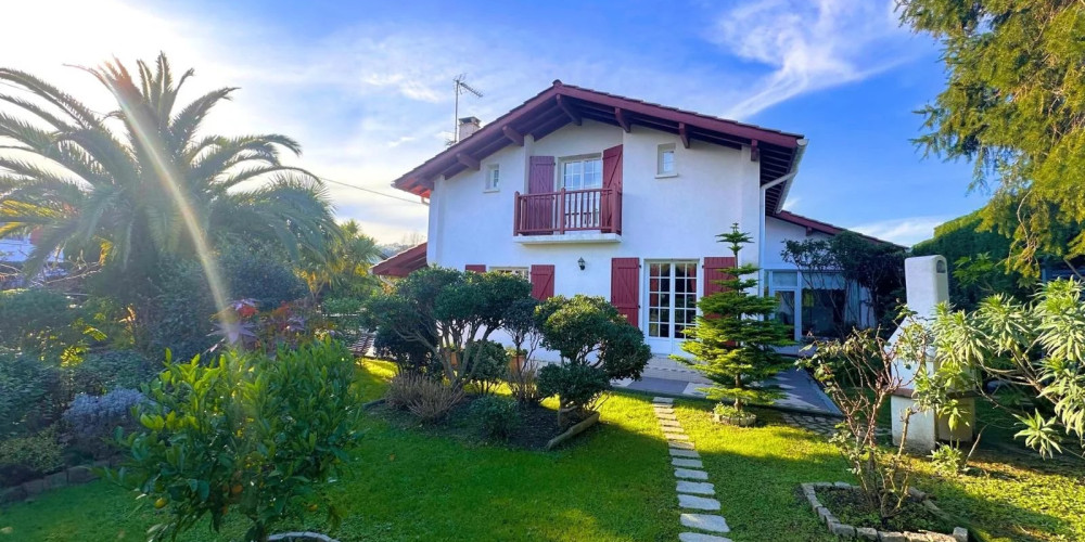 maison à ST PEE SUR NIVELLE (64310)