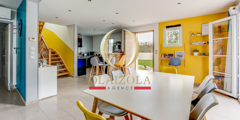 maison à ST PEE SUR NIVELLE (64310)