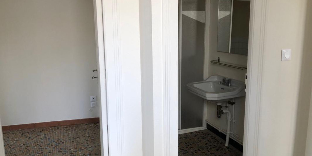 appartement à NAY (64800)