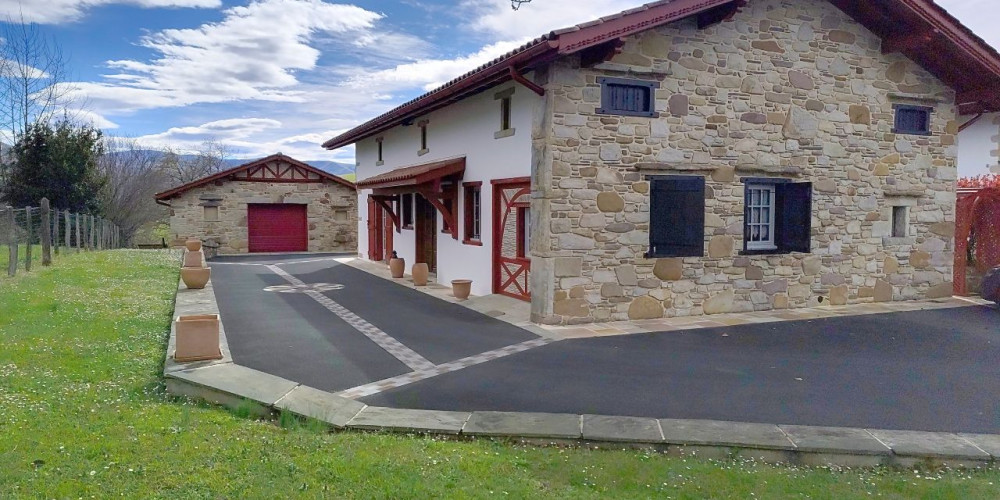 maison à ST PEE SUR NIVELLE (64310)