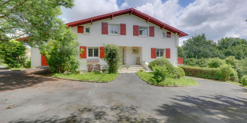 maison à ST PEE SUR NIVELLE (64310)