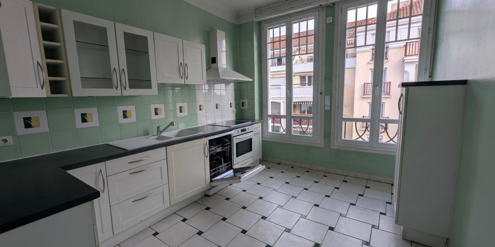 local commercial à BAYONNE (64100)