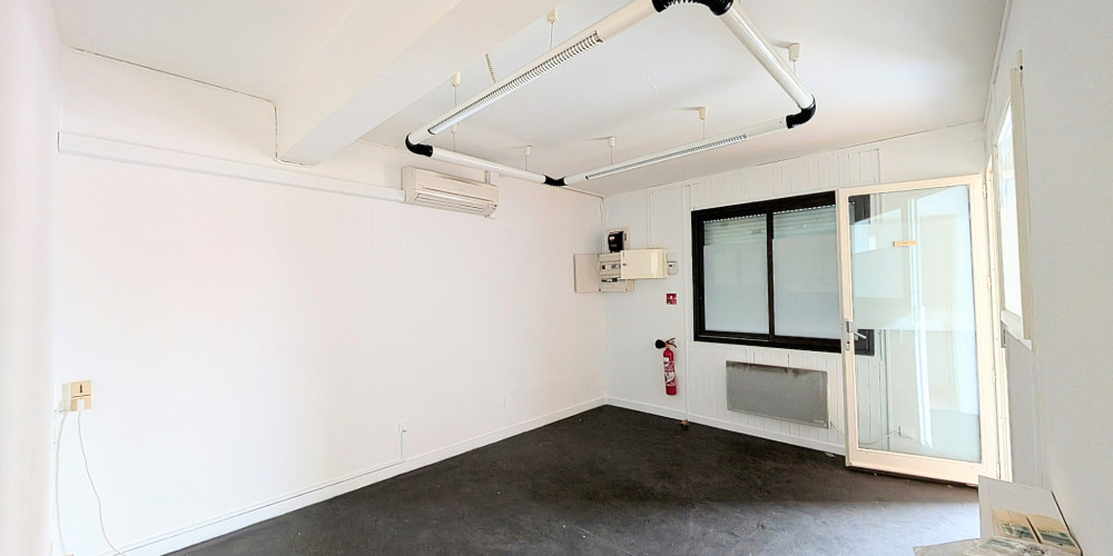 local commercial à TARBES (65000)