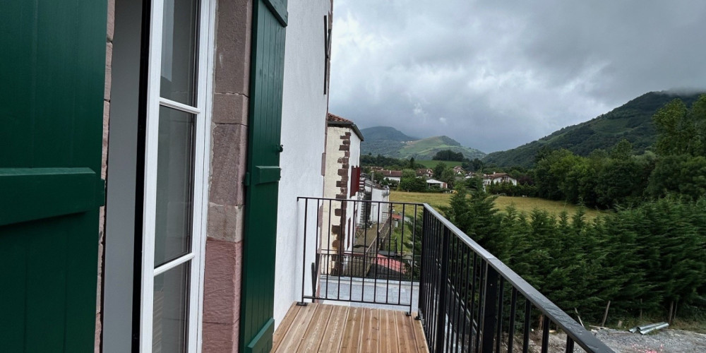 appartement à UHART CIZE (64220)