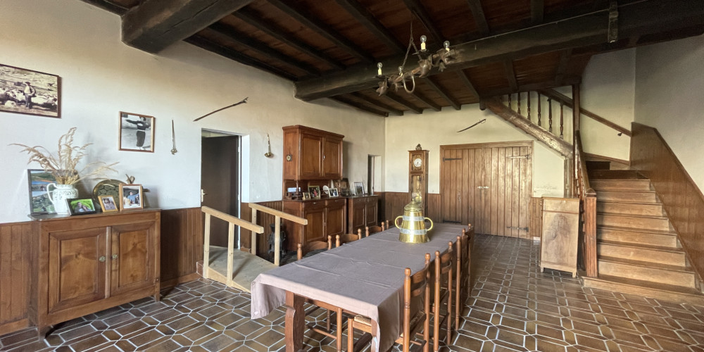 maison à AINCILLE (64220)