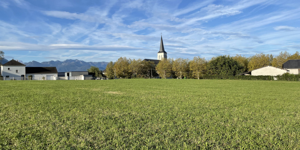 terrain à NAY (64800)