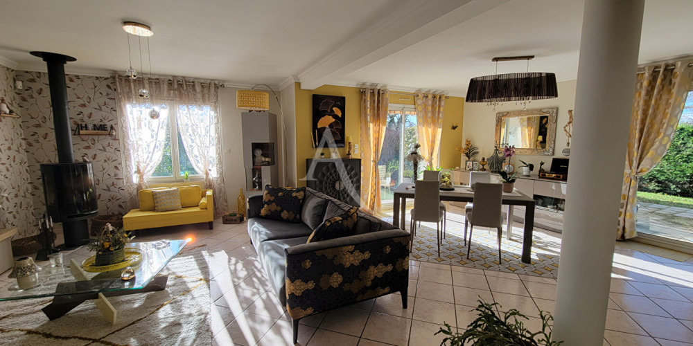maison à LONS (64140)