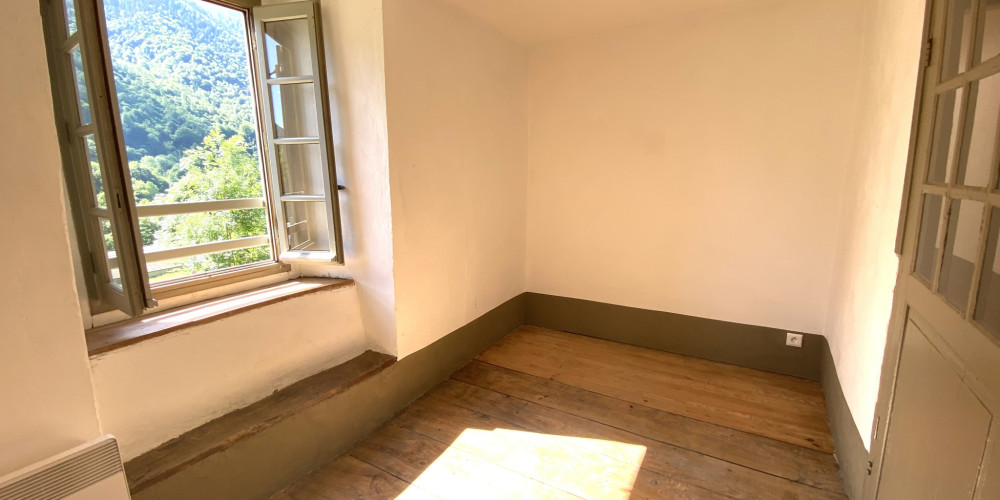 maison à ESTAING (65400)