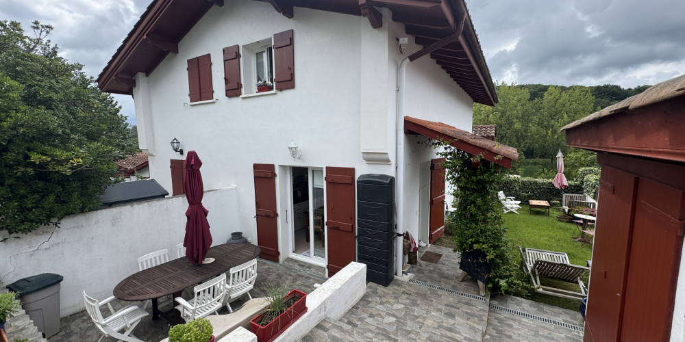 appartement à ST PEE SUR NIVELLE (64310)
