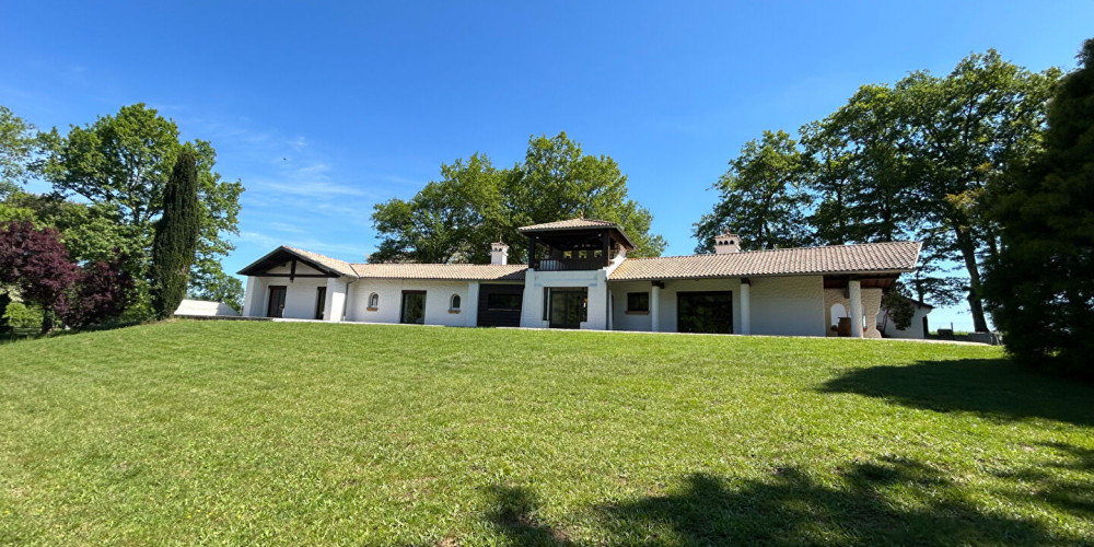 maison à PAU (64000)