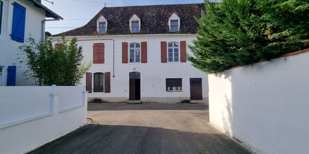 immeuble à PUYOO (64270)