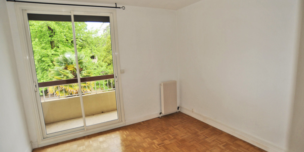appartement à PAU (64000)