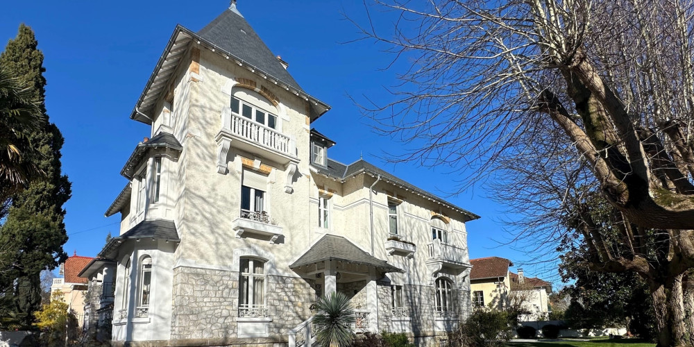 maison à PAU (64000)