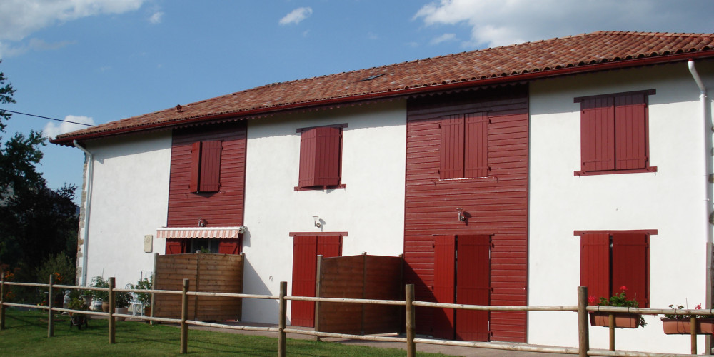 appartement à UHART CIZE (64220)