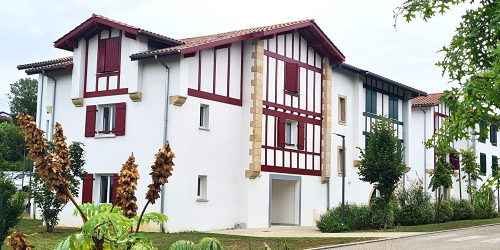 appartement à AHETZE (64210)