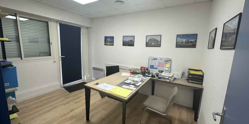 local commercial à MONTARDON (64121)