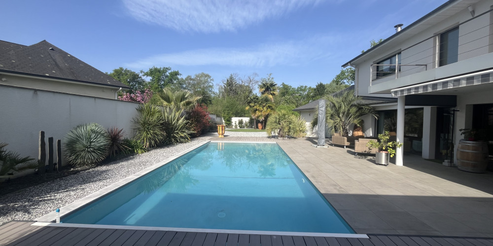 maison à LONS (64140)