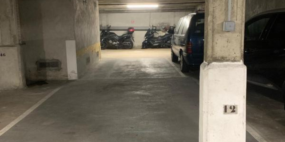 parking à BAYONNE (64100)
