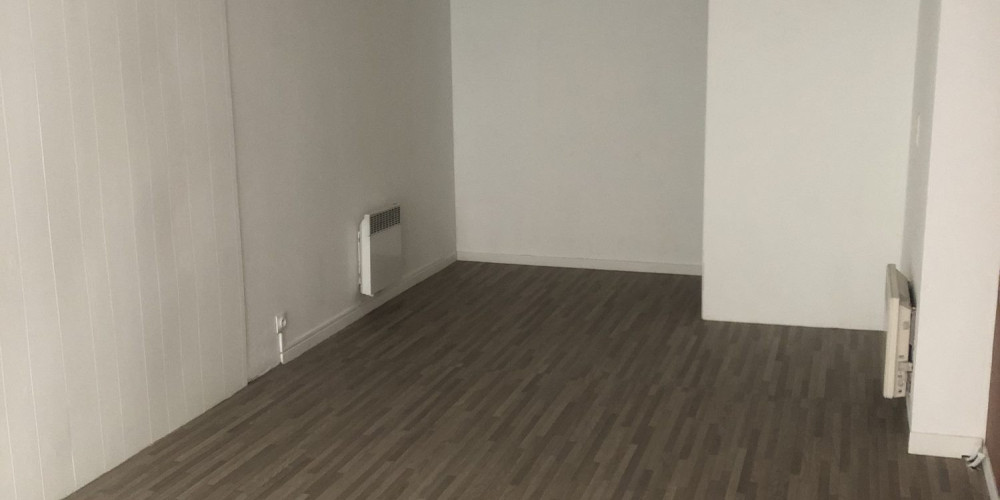 local commercial à PAU (64000)