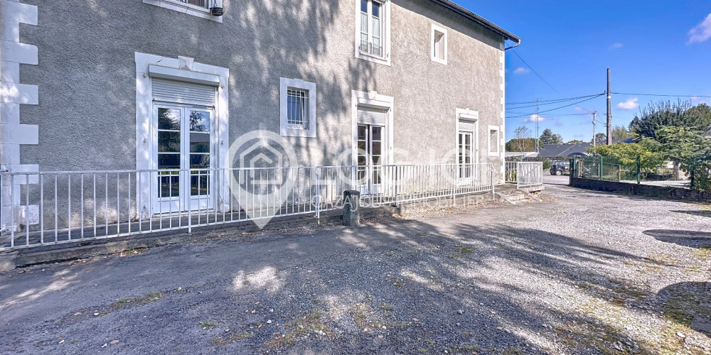 appartement à NAY (64800)