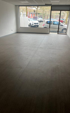 Local commercial  LOURDES