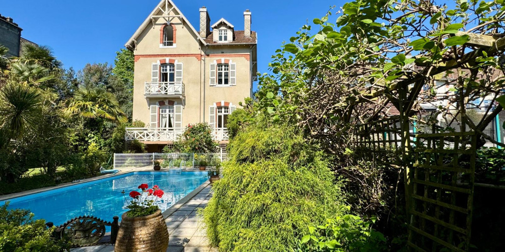maison à PAU (64000)
