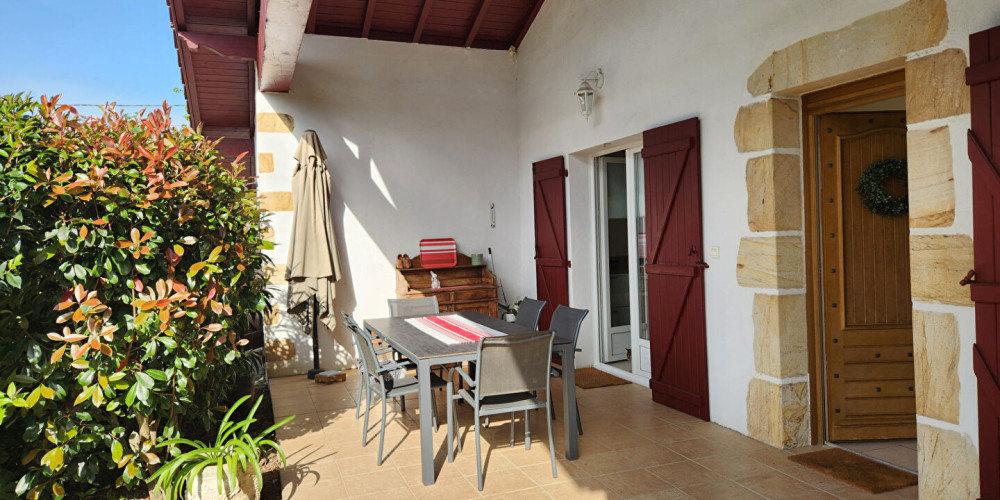 maison à ST PEE SUR NIVELLE (64310)
