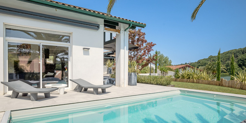 maison à ST PEE SUR NIVELLE (64310)