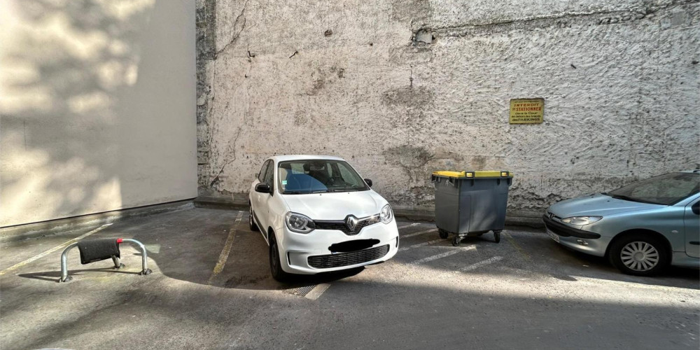 parking à PAU (64000)